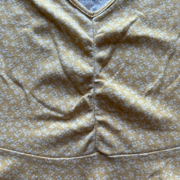 American Eagle Yellow Floral Crop Top - Picture 2 of 4